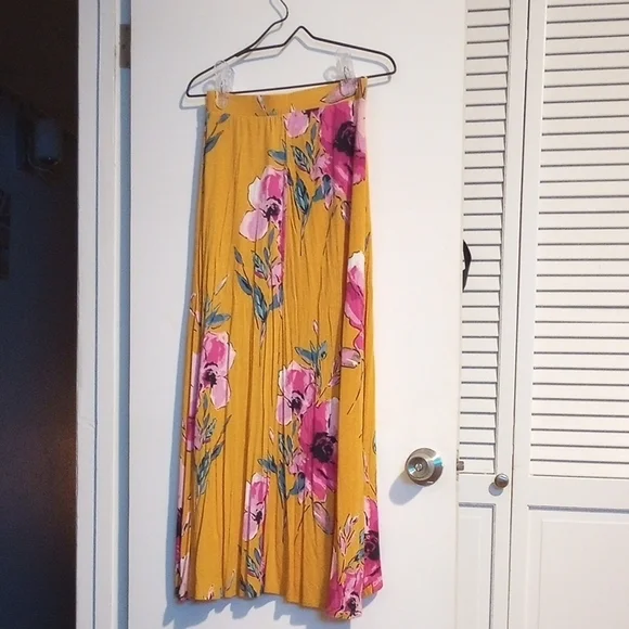 Charlotte Russe Floral Maxi Skirt in Yellow and Pink - Picture 10 of 10